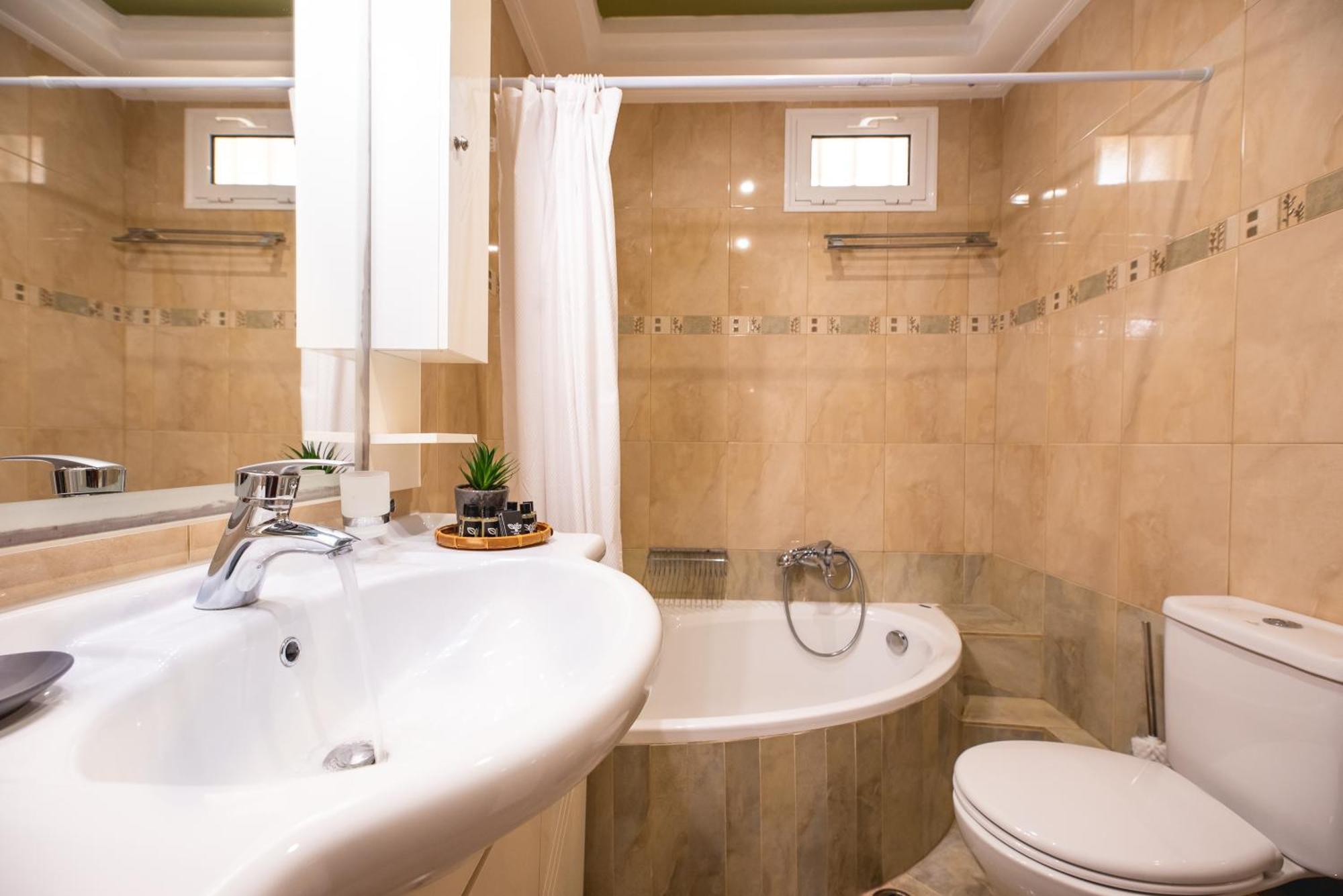 Sea And Airport Apartment Artemida  Ngoại thất bức ảnh