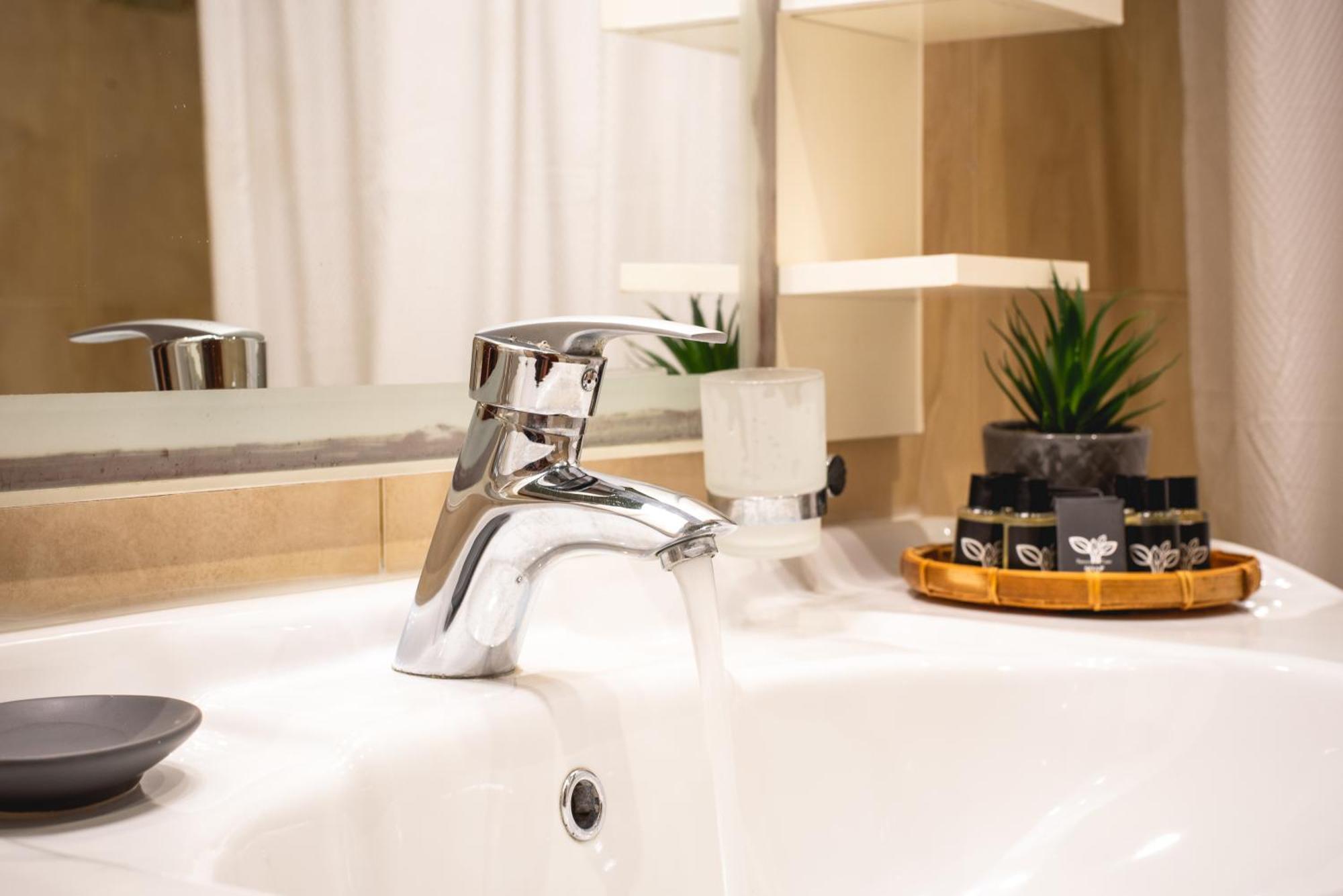Sea And Airport Apartment Artemida  Ngoại thất bức ảnh