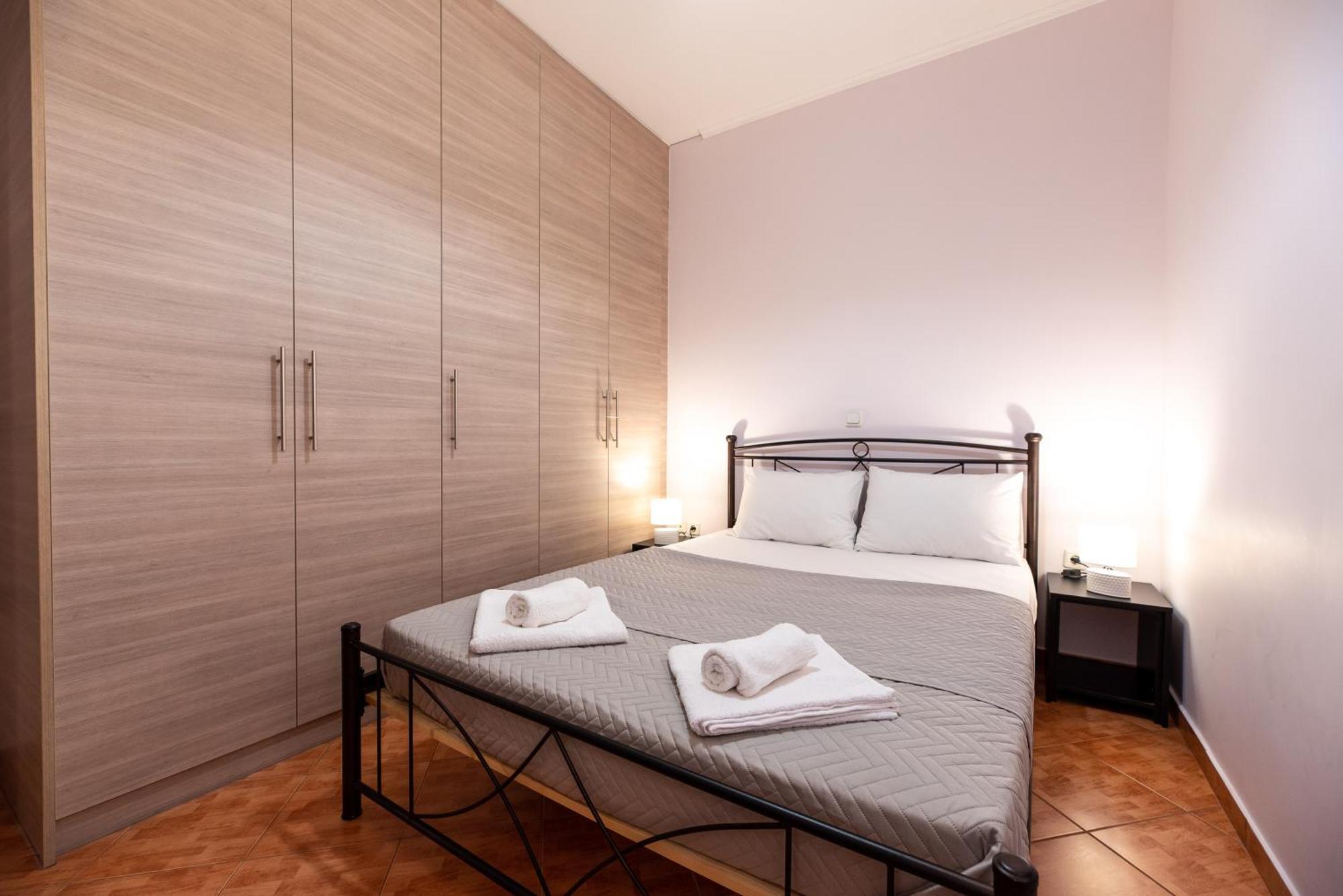 Sea And Airport Apartment Artemida  Ngoại thất bức ảnh