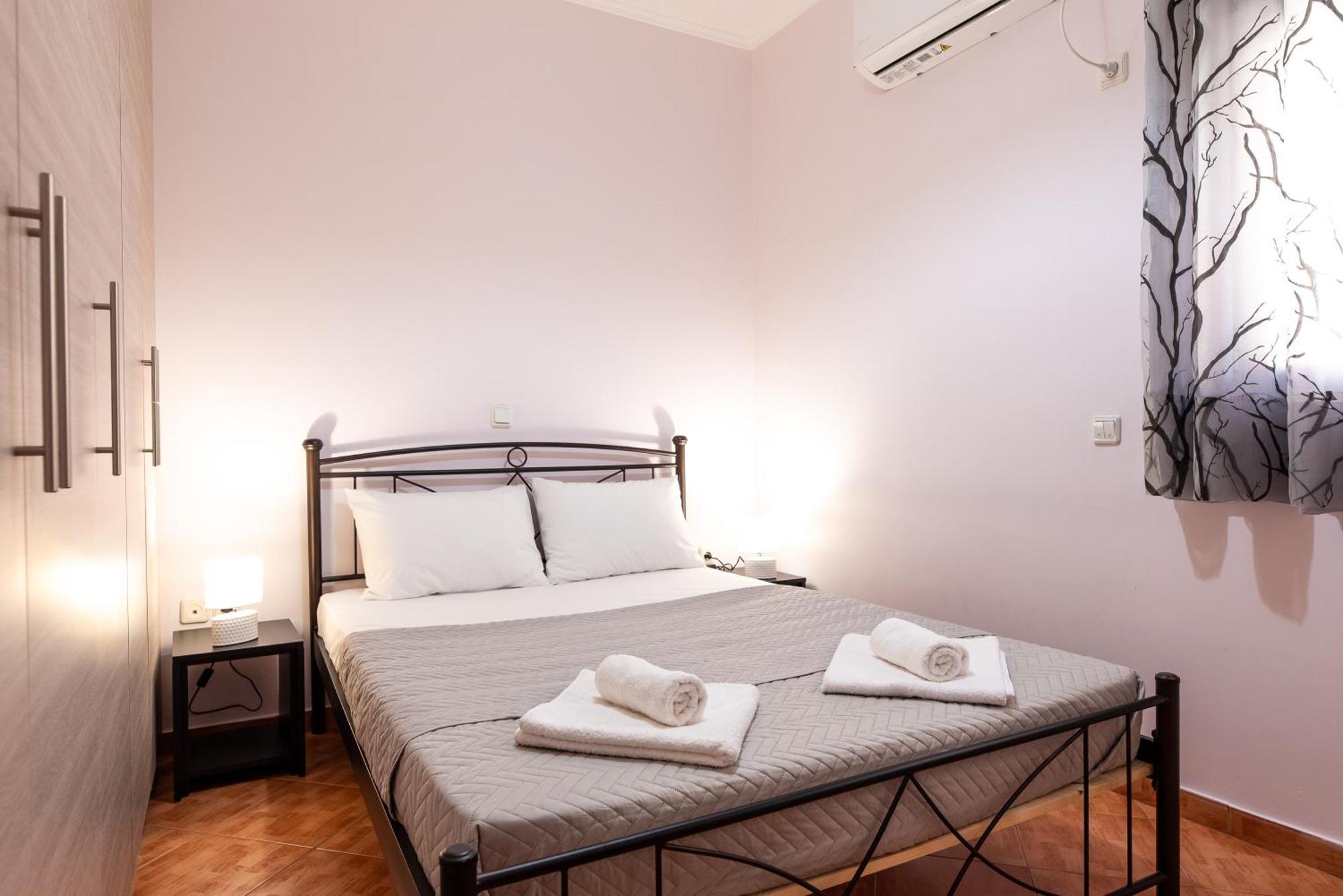 Sea And Airport Apartment Artemida  Ngoại thất bức ảnh